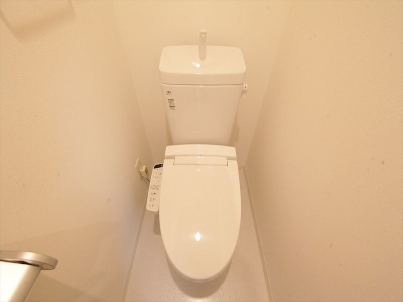 トイレ　温水洗浄暖房便座付トイレ