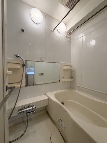 バス・シャワールーム　追焚き・浴室乾燥機付のバスルーム
