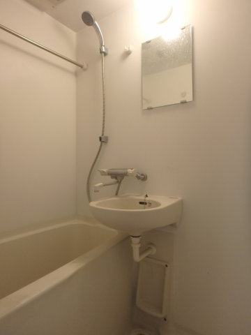 バス・シャワールーム　「バス・トイレ別です」