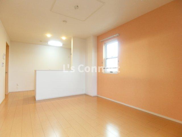 居室・リビング　角部屋で２面に窓があります。