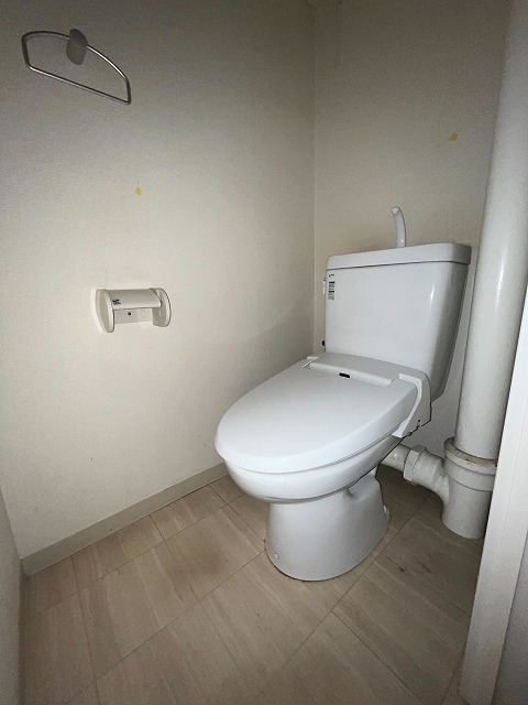 トイレ　同物件、別号室のものです。