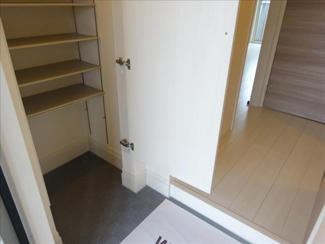 玄関　靴が多い方にも嬉しい大きな下駄箱。