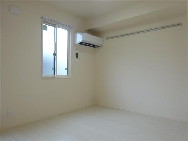 その他部屋・スペース　４．５帖の洋室。寝室にどうでしょう。