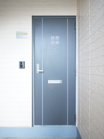 玄関　※写真は別の部屋のものです。