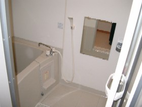 バス・シャワールーム　浴室乾燥付き♪