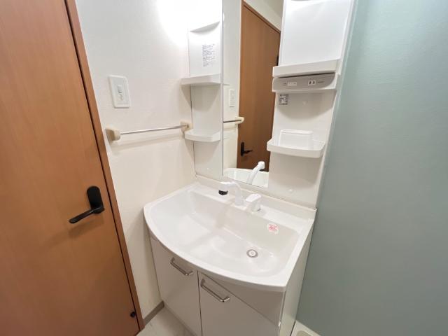 洗面設備　洗髪洗面化粧台