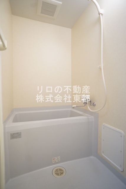 バス・シャワールーム　清潔感のある浴室で、１日の疲れを癒しリラックスできます。