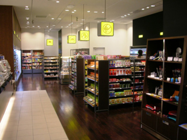 コンビニ　ファミマ芝パーク店（コンビニ）まで355m