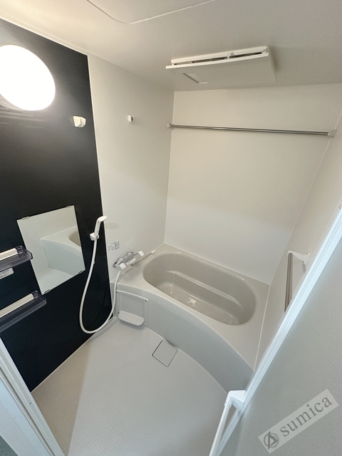 バス・シャワールーム　浴室暖房乾燥機付きバスルームです♪