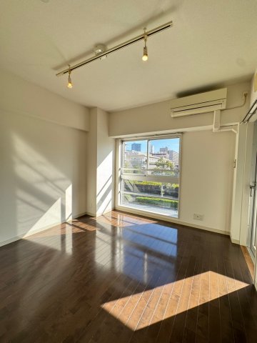 居室・リビング　日当たりの良いお部屋