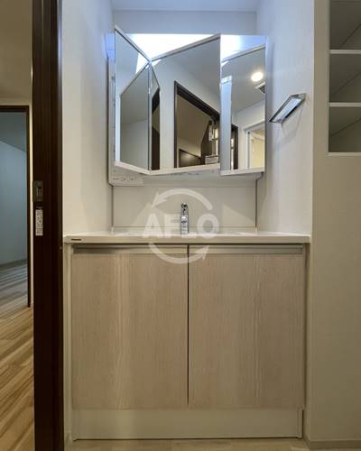 洗面設備　スプランディッド難波III　独立洗面台