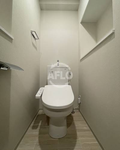 トイレ　スプランディッド難波III　トイレ