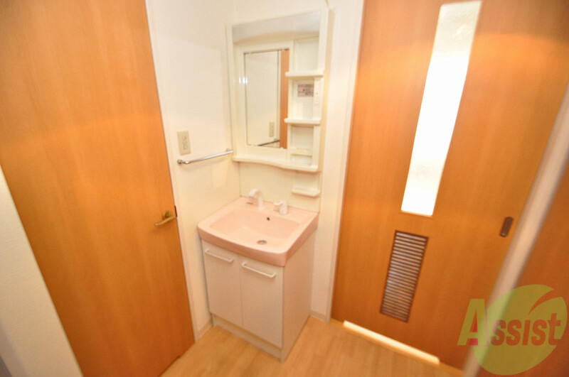 洗面設備　朝のメイクもバッチリですね。