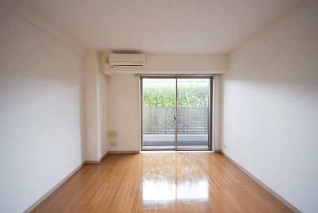 居室・リビング　フローリングの洋室