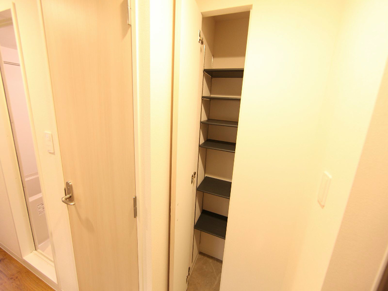 玄関　玄関　シューズボックス付（収納充実してます）