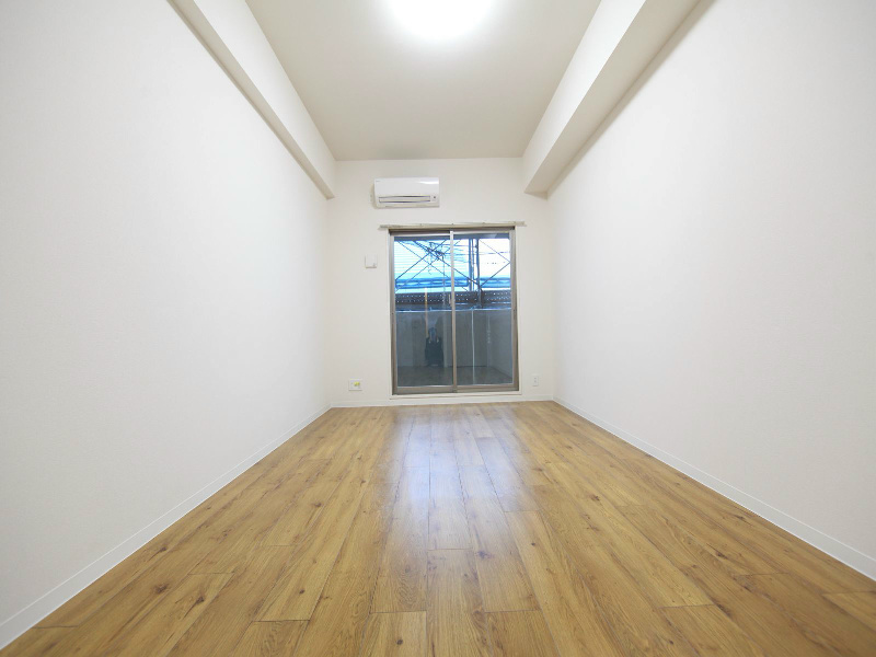 バルコニー　洋室8.8帖　エアコン完備　バルコニー