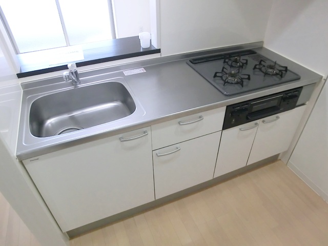 キッチン　スタイリッシュなデザインのシステムキッチンです(#^.^#)