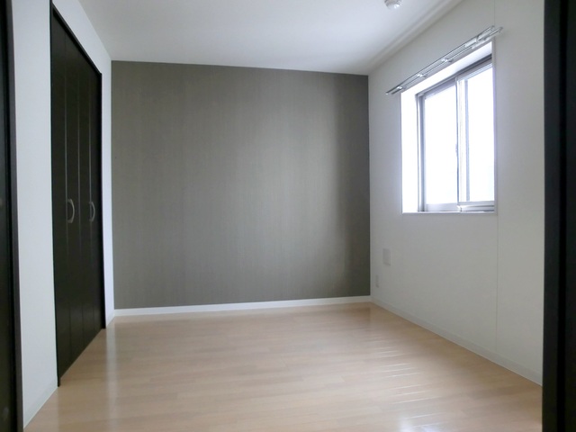 その他部屋・スペース　アクセントクロスがおしゃれな洋室です(*^_^*)