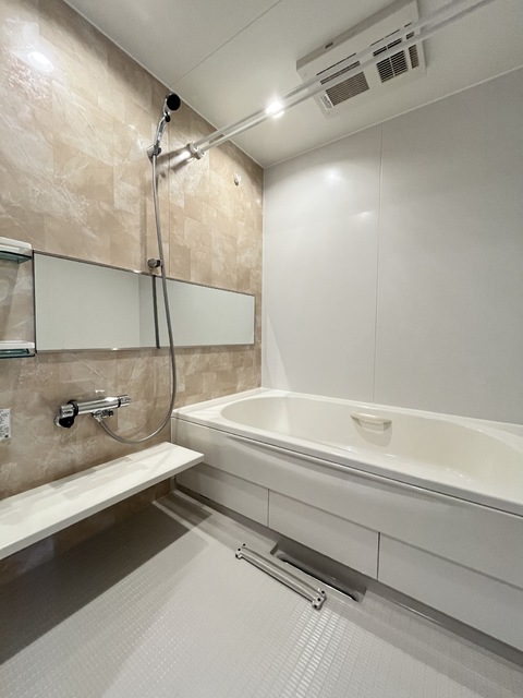 バス・シャワールーム　追焚＆浴室乾燥機能付きのバスルーム☆