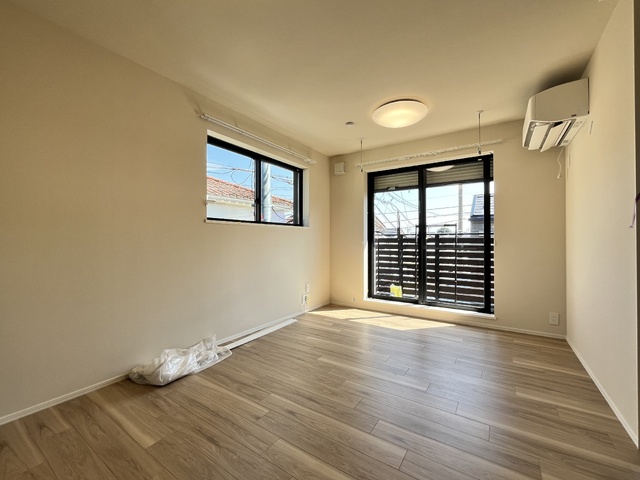 居室・リビング　二面採光で明るく風通しの良いＬＤＫ☆