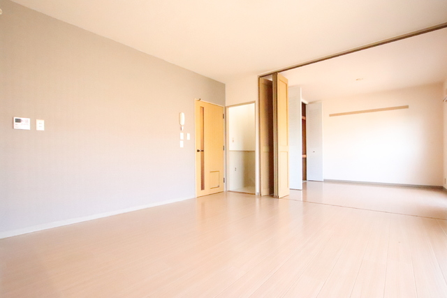 居室・リビング　清掃前の写真です。