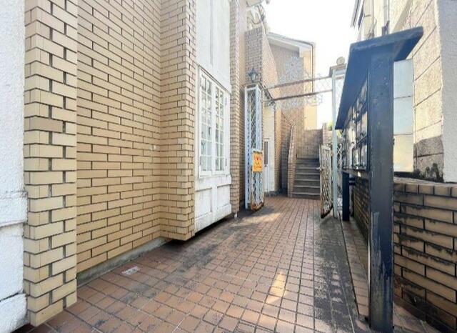 エントランス　建物の内部です