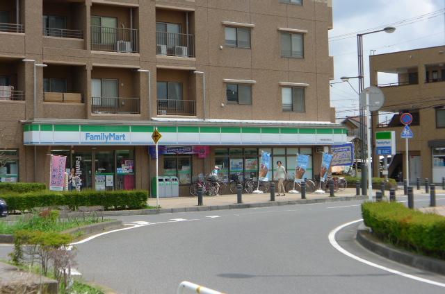 コンビニ　ファミリーマート（コンビニ）まで380m