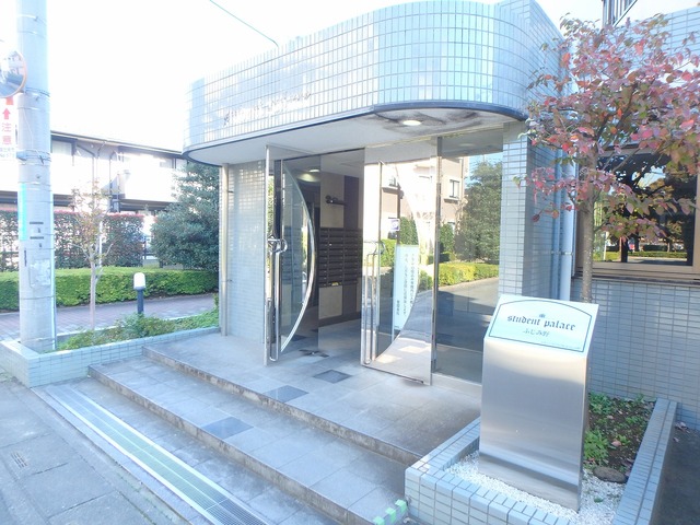 エントランス　重厚感のあるエントランス♪