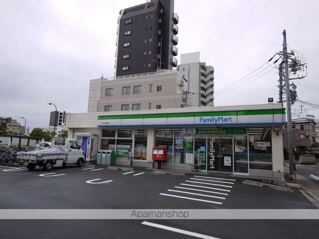 コンビニ　ファミリーマート（コンビニ）まで863m