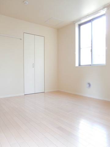 居室・リビング　★洋室７．３帖／南東角部屋２面窓★