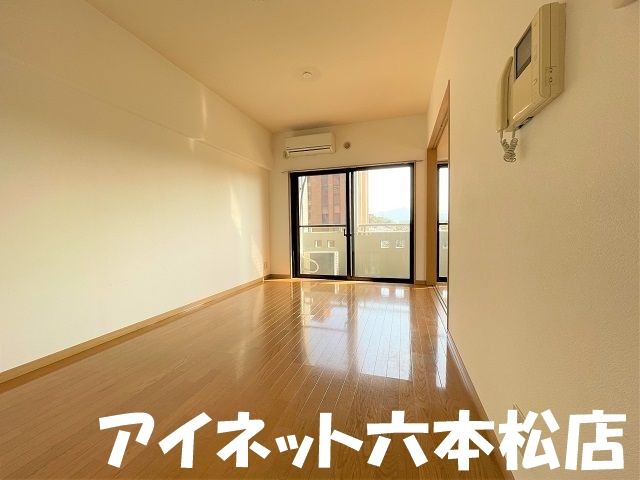 居室・リビング　広々としたリビングです。