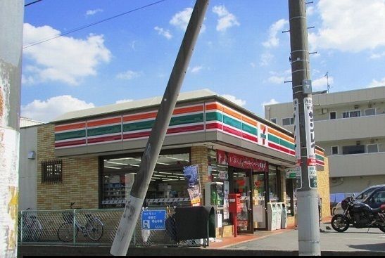 コンビニ　セブンイレブン（コンビニ）まで400m