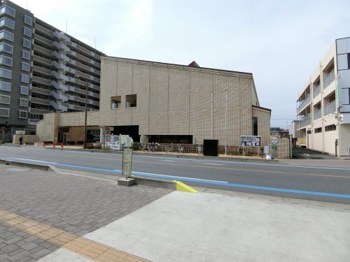 図書館　坂戸市中央図書館（図書館）まで1180m