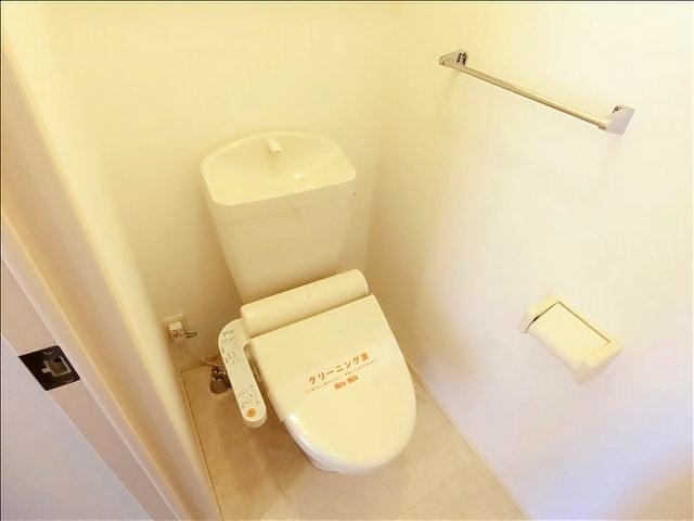 トイレ　※室内写真は別室サンプル写真。