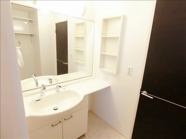 洗面設備　※室内写真は別室サンプル写真。