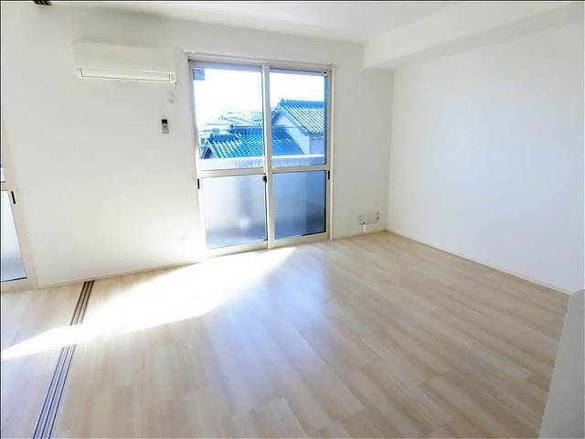 居室・リビング　※室内写真は別室サンプル写真。