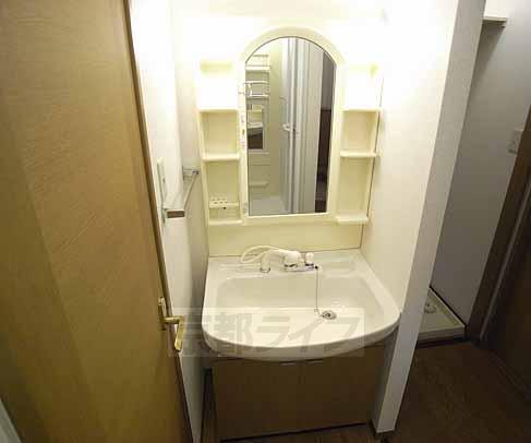 洗面設備　どっしり構えてますね