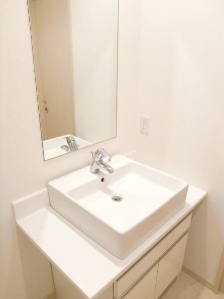 洗面設備　使いやすい独立洗面台です