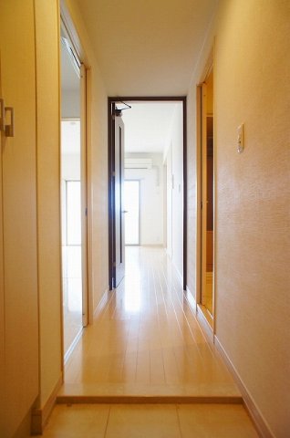 玄関　収納もある玄関です