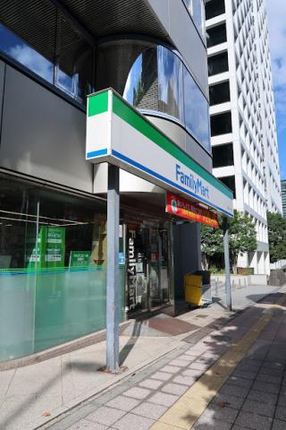 コンビニ　ファミリーマート元赤坂一丁目店（コンビニ）まで386m