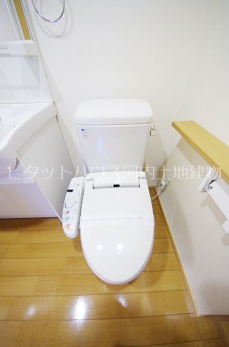 トイレ　トイレ（類似室内）