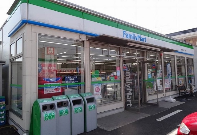 コンビニ　ファミリーマート（コンビニ）まで400m