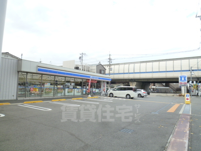 コンビニ　ローソン　尼崎立花町四丁目店（コンビニ）まで51m