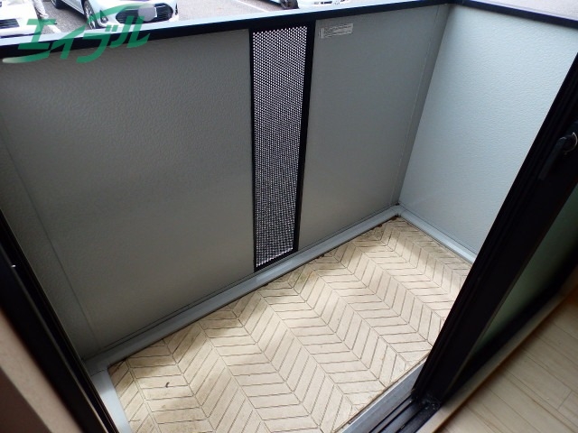 バルコニー　同物件別室画像