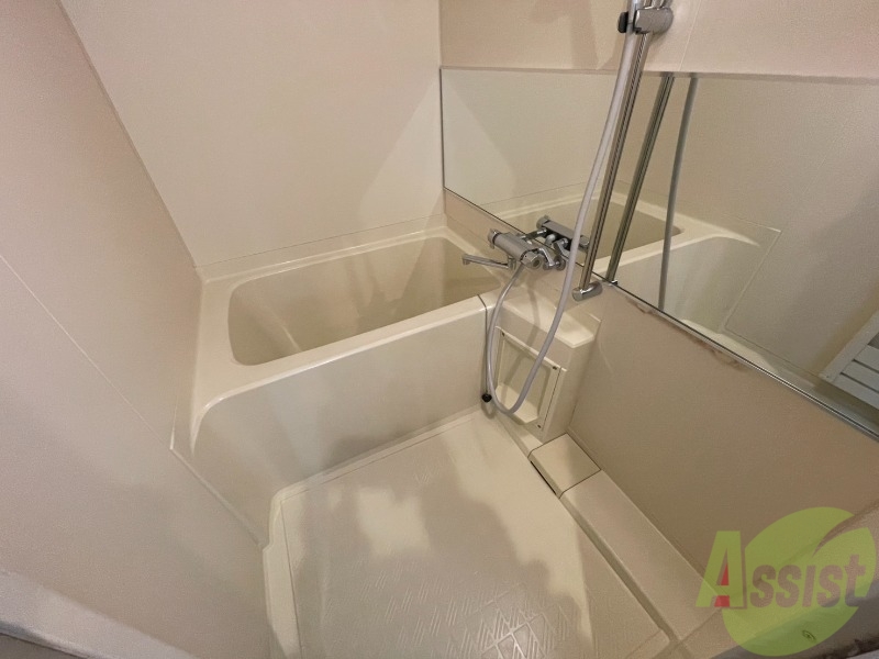 バス・シャワールーム　お風呂になります。一日の疲れを癒してくださいね。