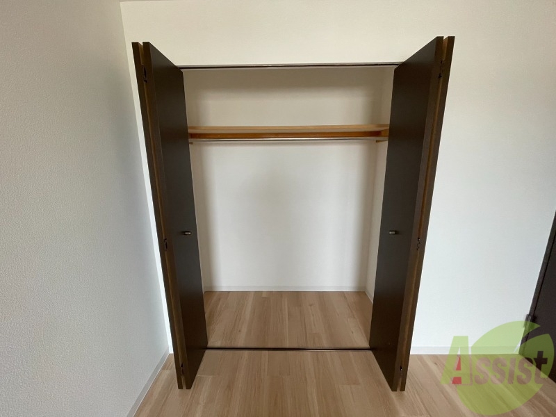 収納　クローゼットは奥行きもあり、荷物が多い方でも安心です。