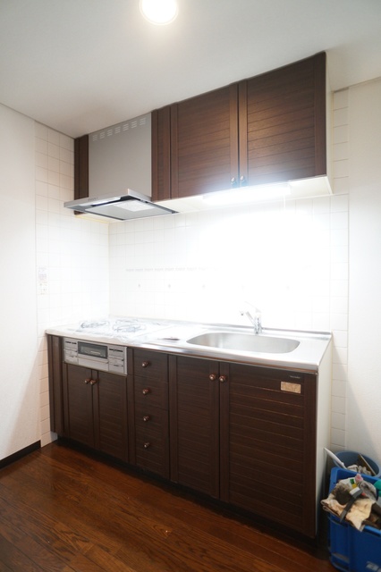 キッチン　参考写真（当建物別部屋のものです）