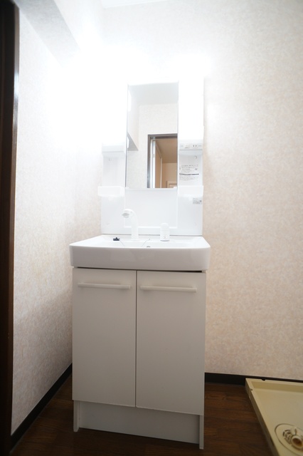 洗面設備　参考写真（当建物別部屋のものです）