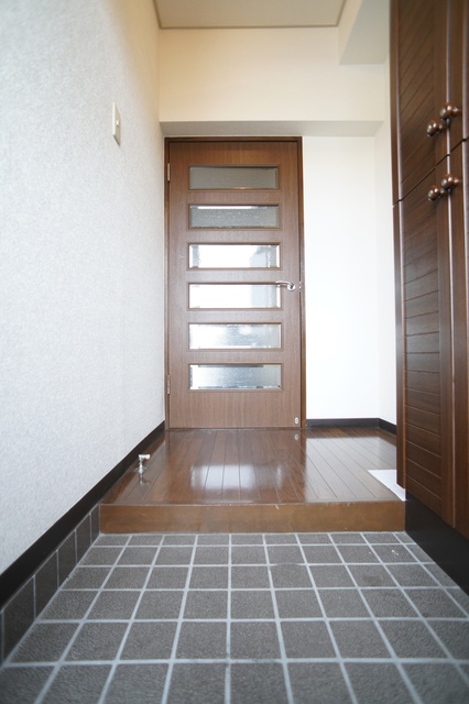 玄関　参考写真（当建物別部屋のものです）