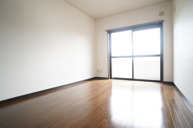 居室・リビング　参考写真（当建物別部屋のものです）